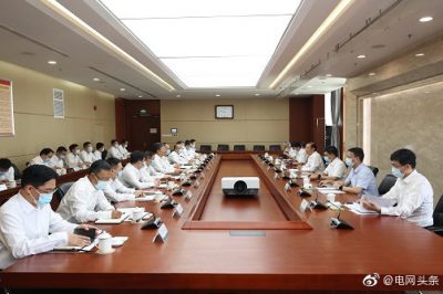 國(guó)家電網(wǎng)董事長(zhǎng)辛保安赴國(guó)網(wǎng)河南電力檢查災(zāi)后重建供電保障工作慰問干部員工并開展調(diào)研 國(guó)家電網(wǎng)董事長(zhǎng)辛保安赴國(guó)網(wǎng)河南電力檢查災(zāi)后重建供電保障工作慰問干部員工并開展調(diào)研