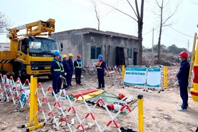 大荔公司:帶電作業(yè)助力企業(yè)復(fù)工復(fù)產(chǎn) 大荔公司:帶電作業(yè)助力企業(yè)復(fù)工復(fù)產(chǎn)